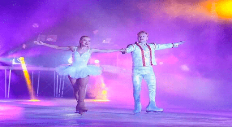 Show de patinaje sobre hielo en la Villa Navideña de Tlaxcala