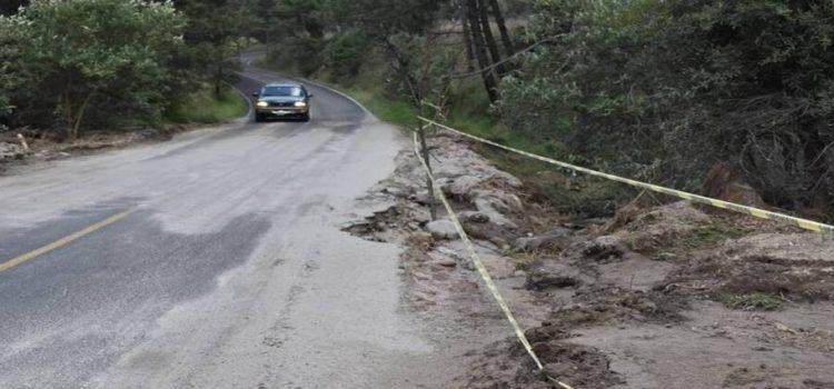 Colapsa por lluvias orilla de carretera Tocatlán-Teacalco