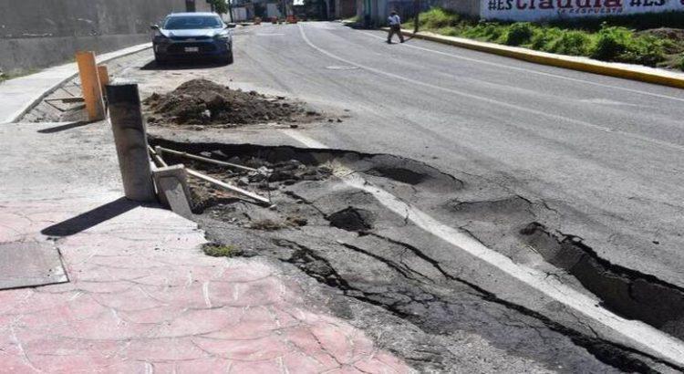 Lluvias destruyen un tramo de pavimento en Contla, Tlaxcala