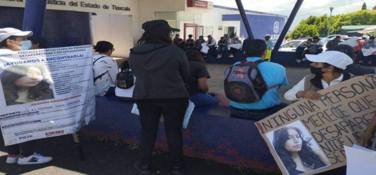 Familiares de joven desaparecida en Zacatelco protestan ante la PGJE