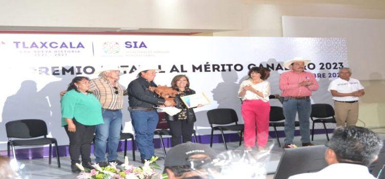 Premian por mérito a 3 productores del campo en Tlaxcala