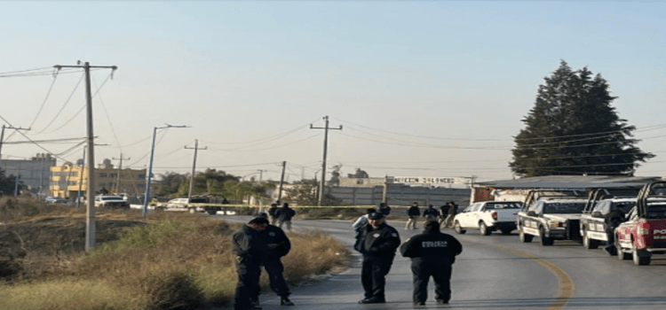 Encuentran cadáver de un hombre encobijado y encintado en límites de Tlaxcala y Puebla