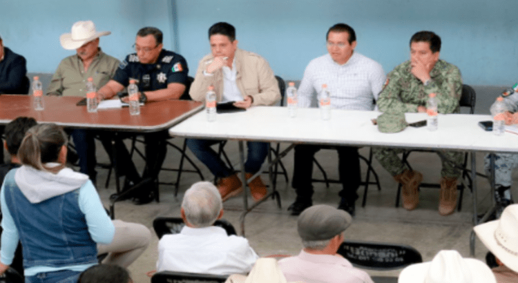 Autoridades de Tlaxcala se reúnen con productores de Atltzayanca