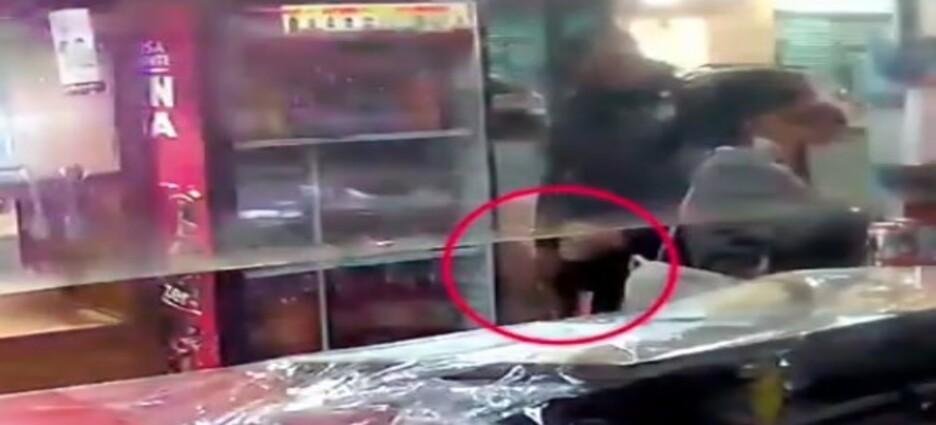 Captan a policía robando una cartera a ciudadana en Tlaxcala