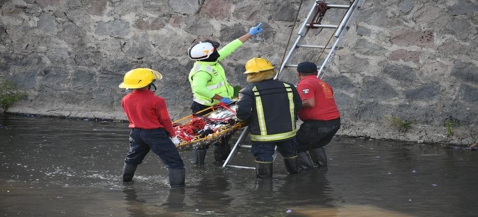Hombre pierde la vida al caer al río Zahuapan; servicios de emergencia rescatan el cuerpo