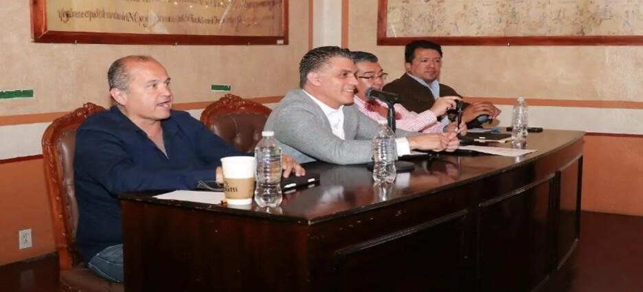 Informan a locatarios del mercado mercado municipal "Emilio Sánchez Piedras" pormenores de remodelación