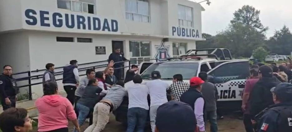 Pobladores capturan a presuntos delincuentes y casi los linchan en Tlaxcala