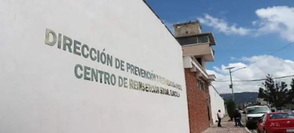 Detienen a comandante del CERESO de Tlaxcala por presunta red de corrupción y extorsión