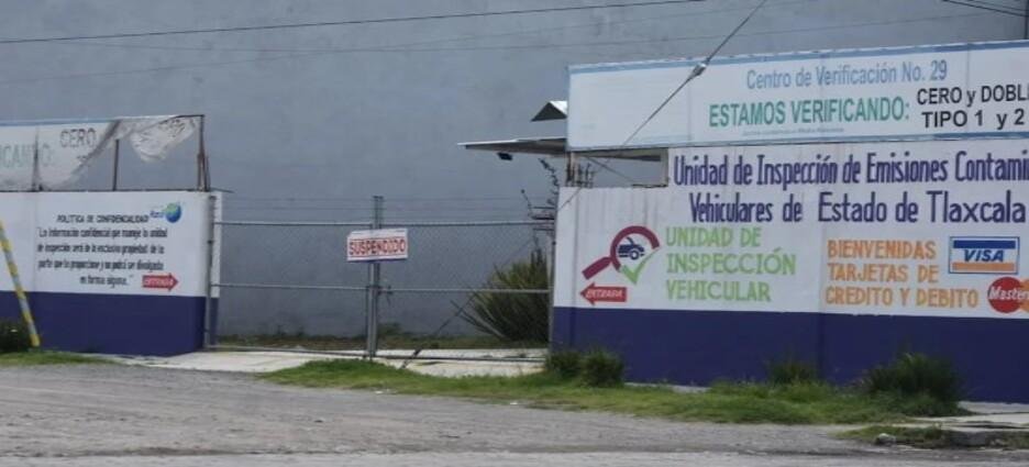 Denuncian cierres irregulares de verificentros en Tlaxcala