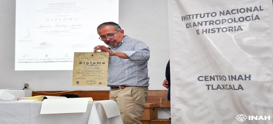 INAH entrega acervos documentales a maestros artesanos campaneros de El Rosario Ocotoxco, Tlaxcala
