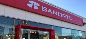 Frustran robo a banco en Chiautempan, delincuentes huyen solo un celular y chocan en moto