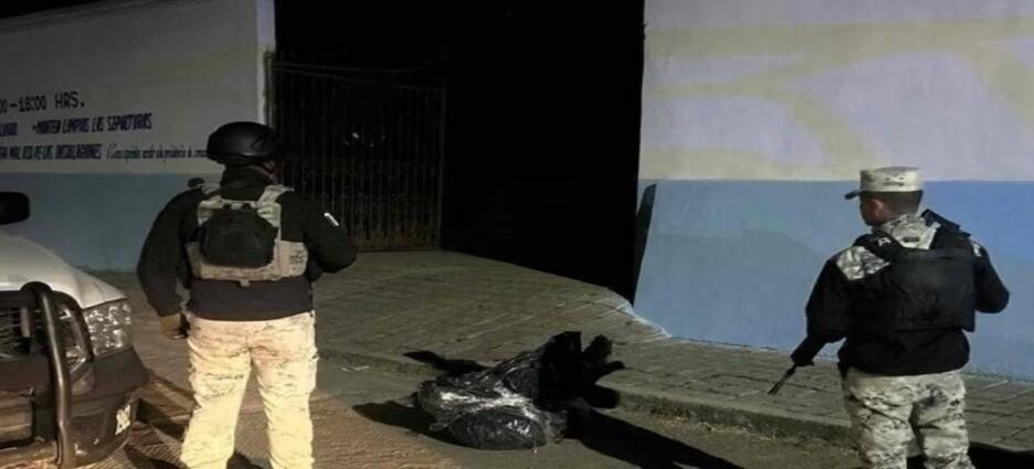 Encuentran cuerpo envuelto en plástico frente a panteón de Nativitas, Tlaxcala