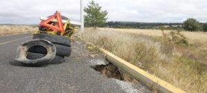 Lluvias dañan carretera recién remodelada en Huiloapan-Xipetzinco