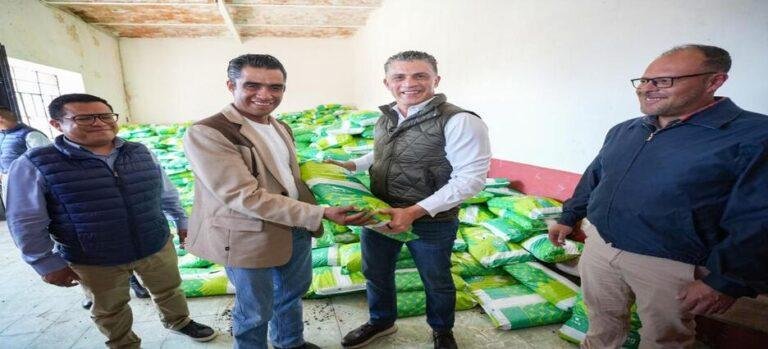 Alcalde Alfonso Sánchez entrega 50 toneladas de mezcla asfáltica para duplicar esfuerzos de bacheo en la capital