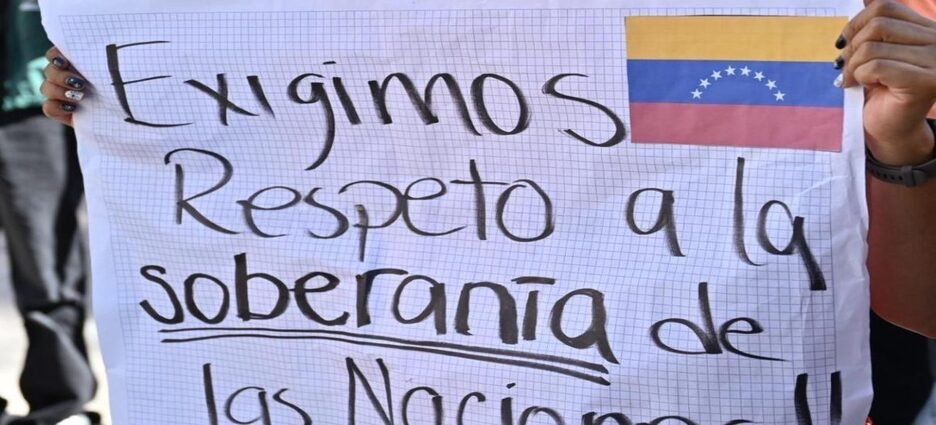 Organizaciones civiles de Tlaxcala marcha en apoyo a Venezuela