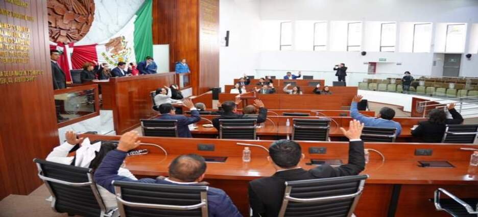 Congreso aprueba reconocimiento para docentes con 50 años de servicio