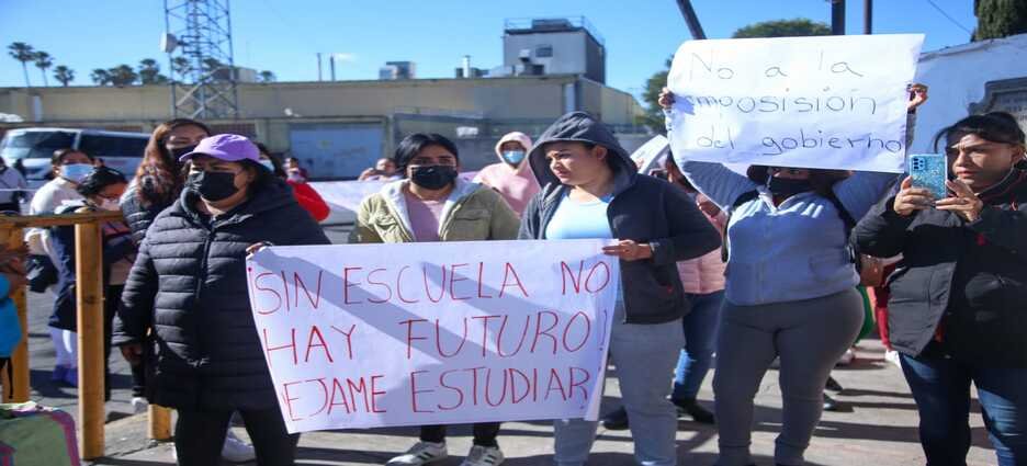 Cierre de primaria desata protestas y caos vial en Tlaxcala