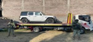 Incautan autos de lujo y armas ligadas al CJNG en Tlaxcala
