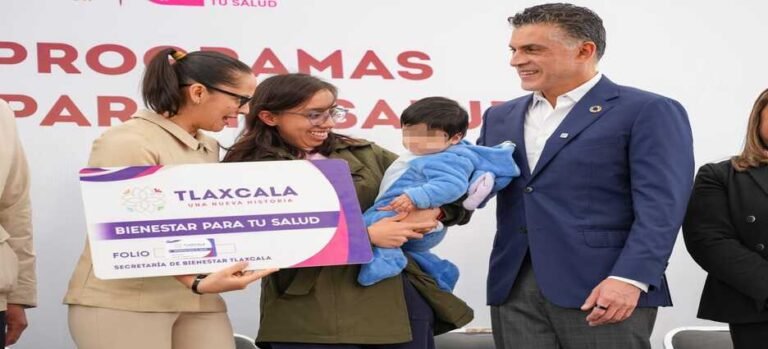 Alaclde Alfonso Sánchez asiste a entrega de tarjetas de programas de Bienestar en Tlaxcala