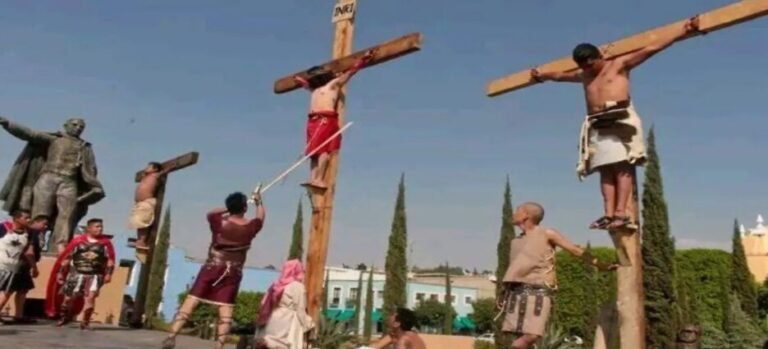 Tlaxcala revive la Pasión de Cristo en sus calles