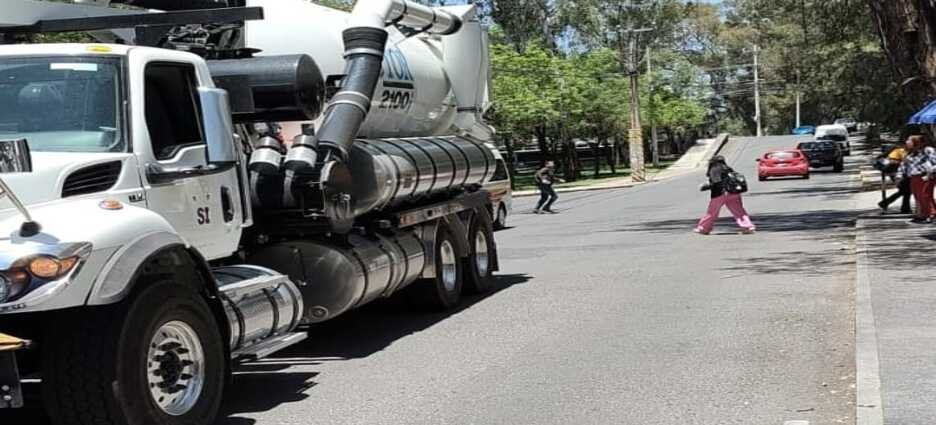 Siguen las medidas preventivas ante lluvias con desazolve sanitario en la Rivereña