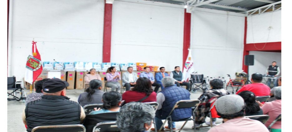 Entregan sillas de ruedas y andaderas a adultos mayores en Tlaxcala